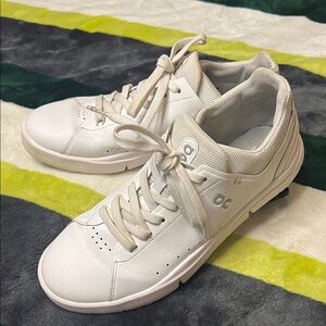 Women’s On Running Women's White Leather Lace-Up Sneakers Size 8.5